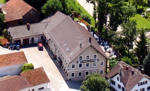 Gasthaus Zur Post mit Biergarten in der Ortsmitte von Griesbach